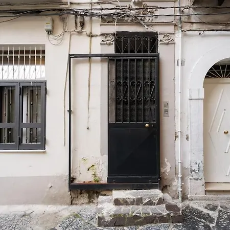 Apartament House In Decumani Entire By Houseinnaples