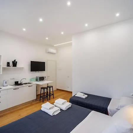 Apartament House In Decumani Entire By Houseinnaples