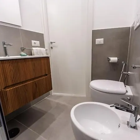 Appartement House In Decumani Entire By Houseinnaples Napels